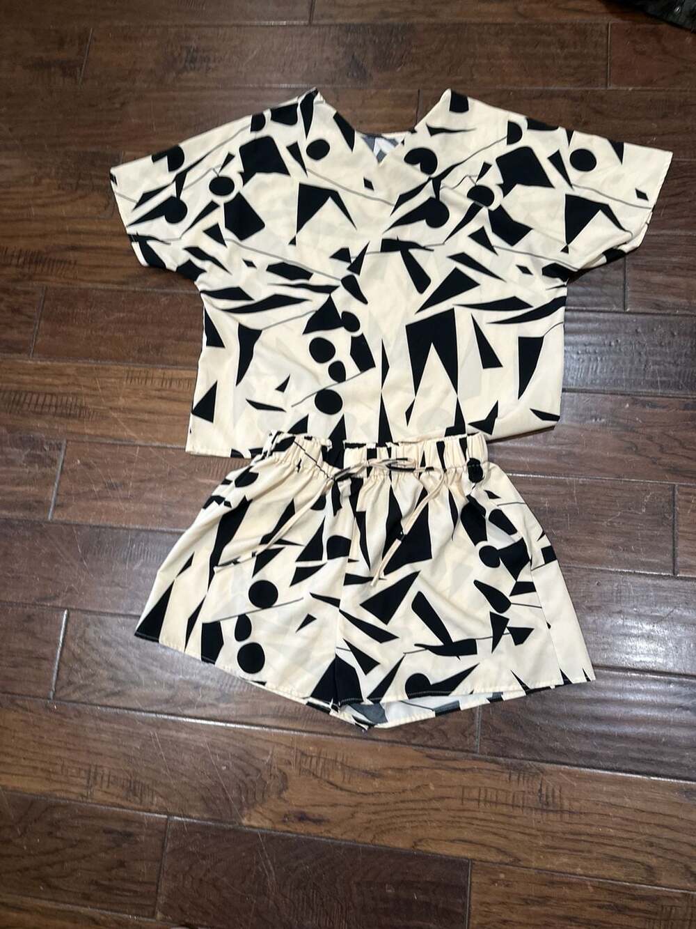 SHEIN Abstract Geometric Print Short Sleeve Top and Shorts Set